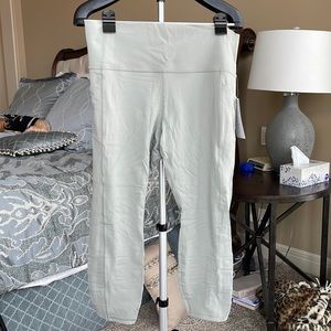 NWT-Athleta Salutation Stash Pocket II Cinch 7/8